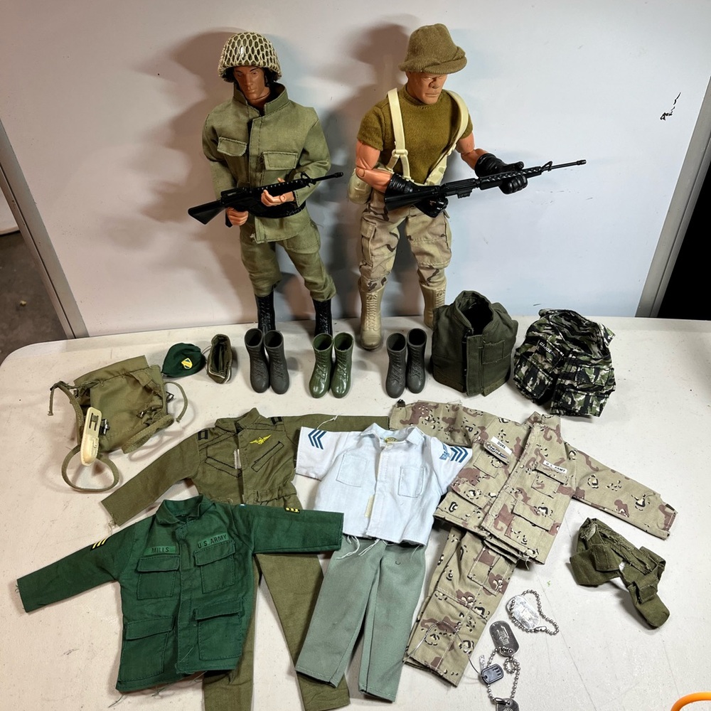 Vintage Gi Joe Military Action Figure Set - Green and Tan